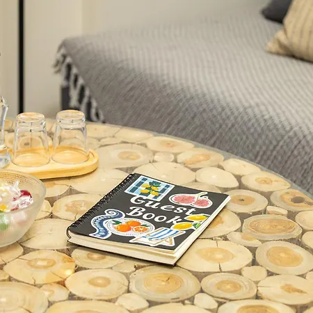 Jo's & Cozy 干尼亞